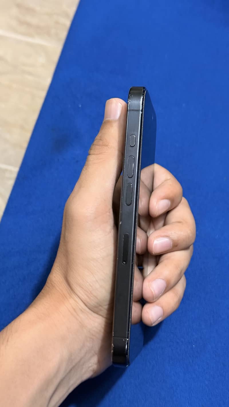 Apple iPhone 15 Pro 4