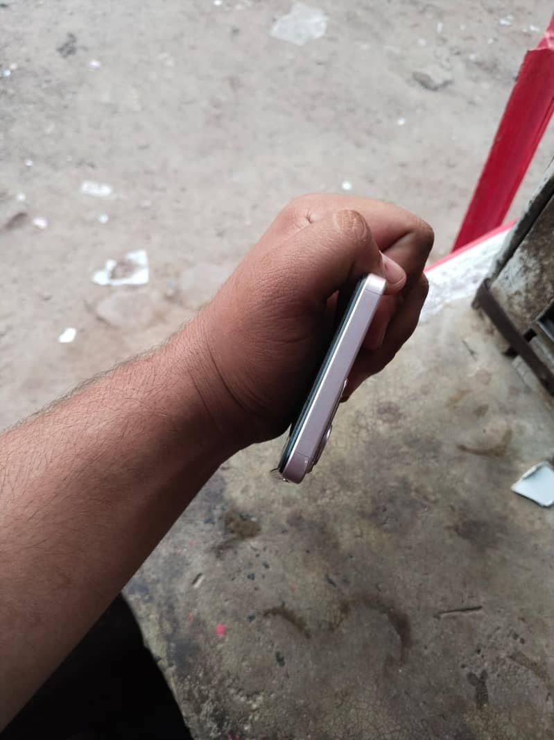 Realme C75x 4