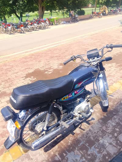 23 ki registration hai 24 my li hvi hai hai sticker 24 k lagy hvy