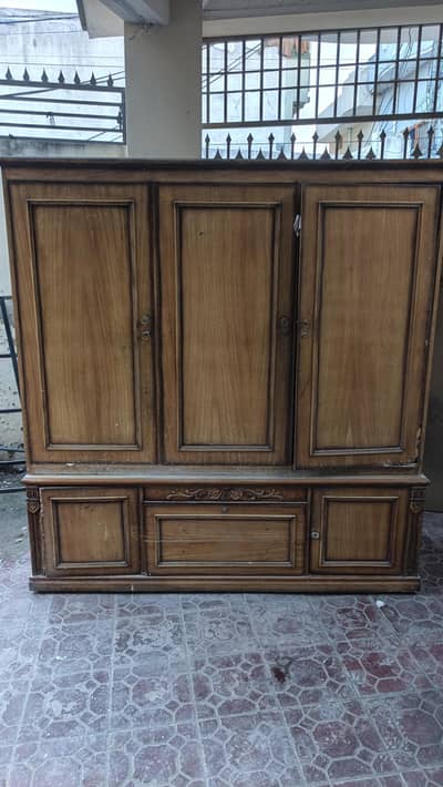 i am selling wardrobes