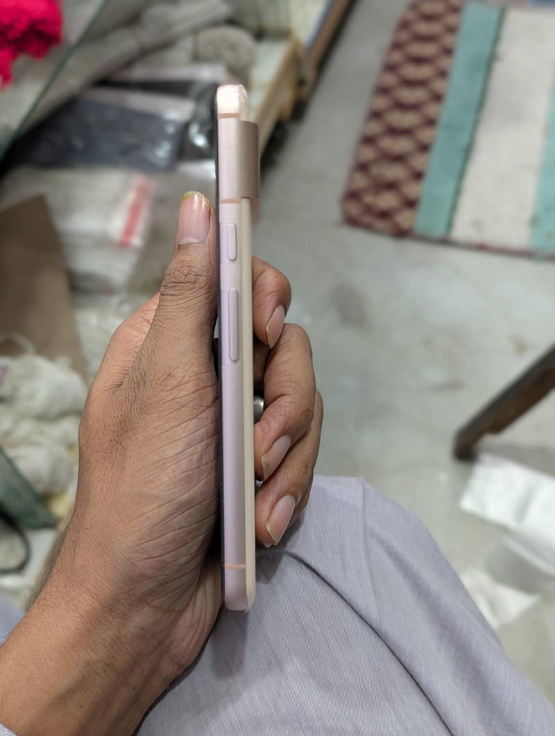 Google Pixel 8 4