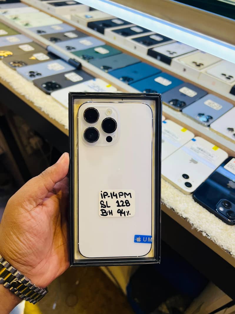 Apple iPhone 15 Pro Max 4