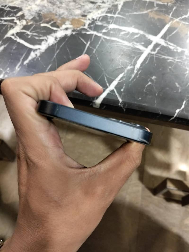 Apple iPhone 13 4