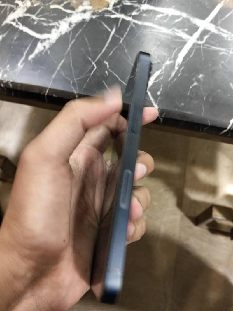 Apple iPhone 13 5