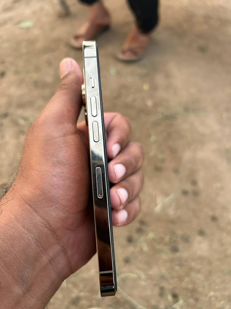 Apple iPhone 14 Pro 2