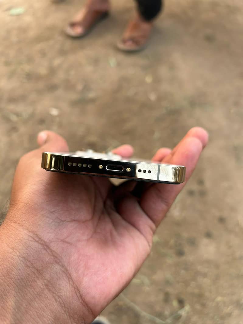 Apple iPhone 14 Pro 3