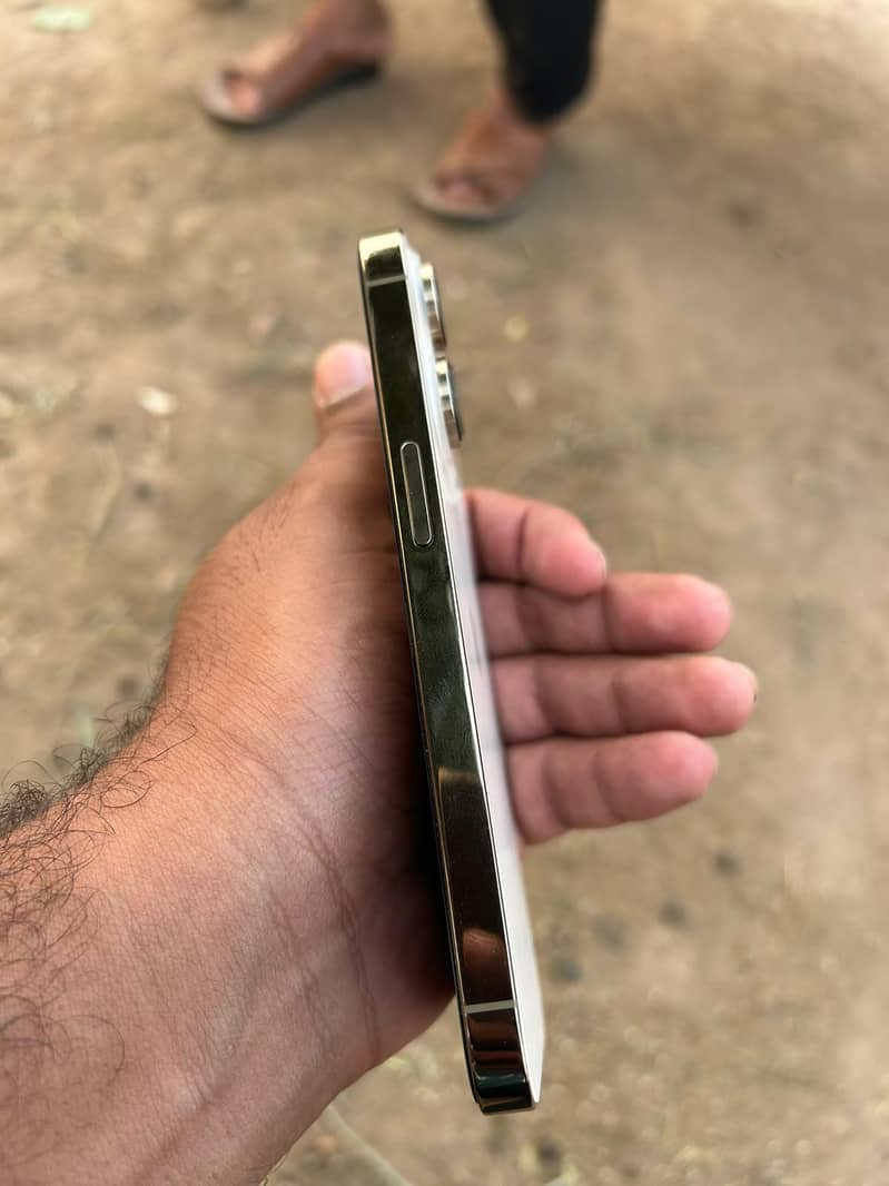 Apple iPhone 14 Pro 4