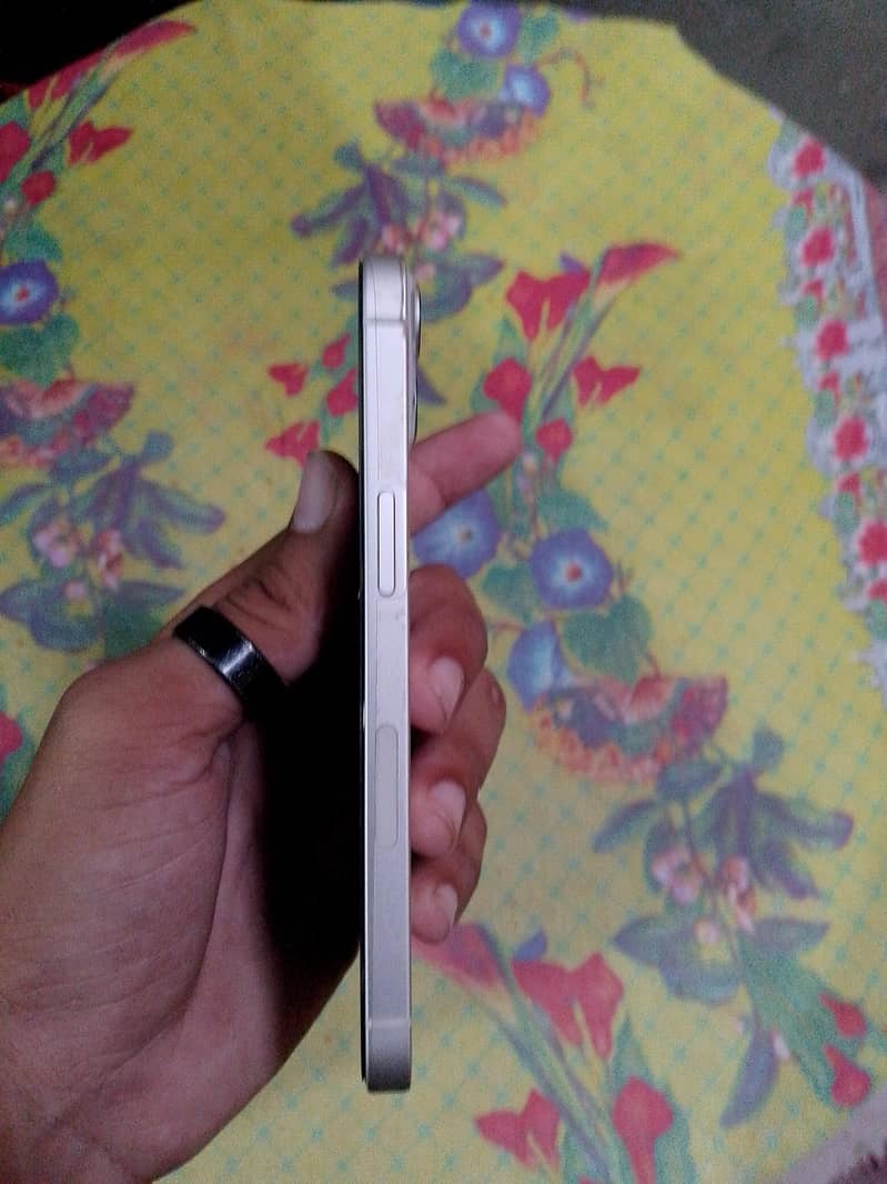 Apple iPhone 13 3
