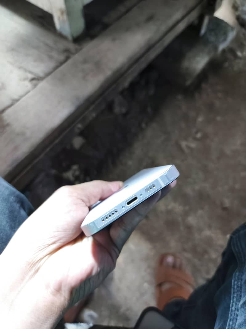 Apple iPhone 13 1