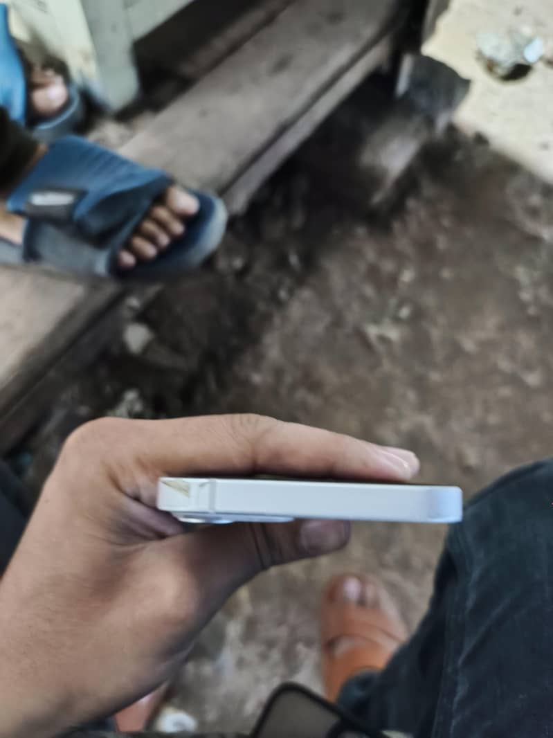 Apple iPhone 13 2
