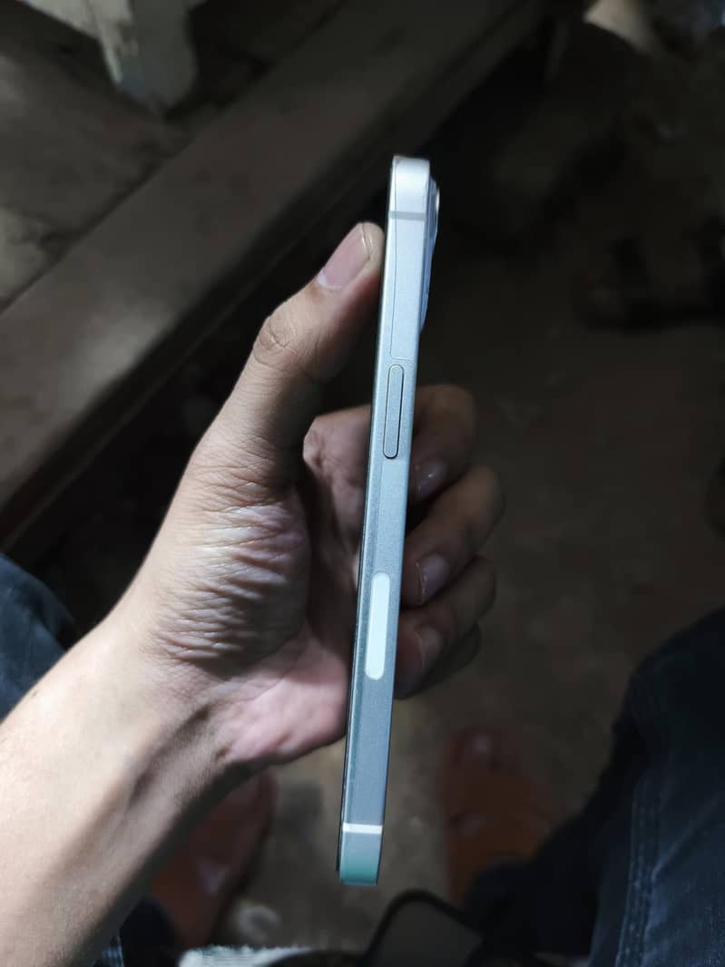 Apple iPhone 13 3