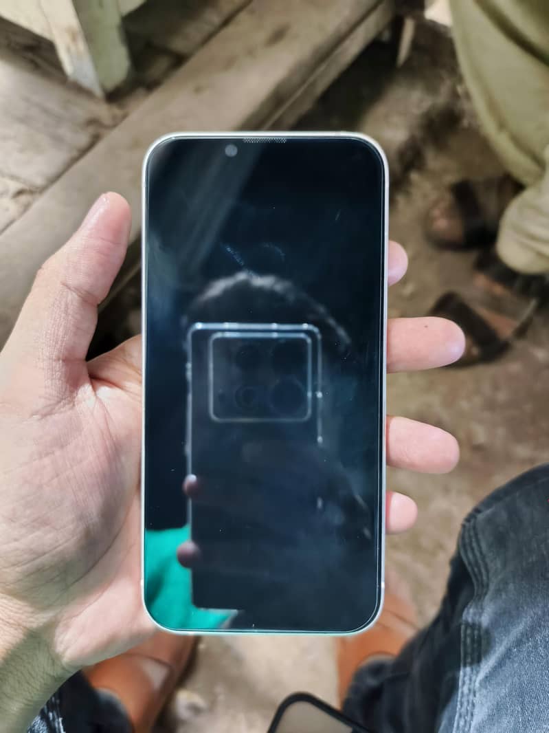 Apple iPhone 13 4
