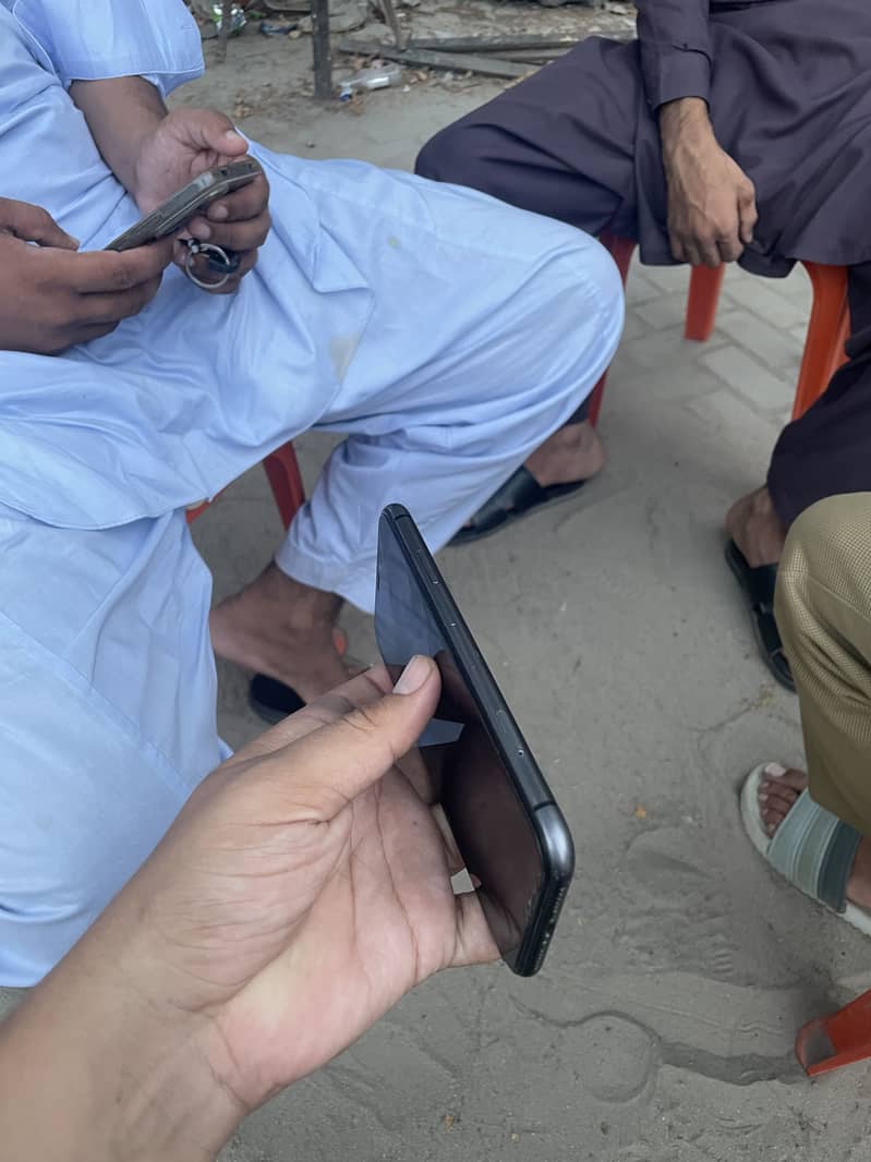 Apple iPhone 11 3