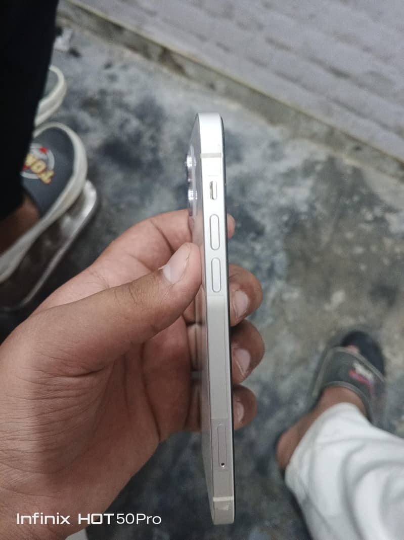 Apple iPhone 12 3