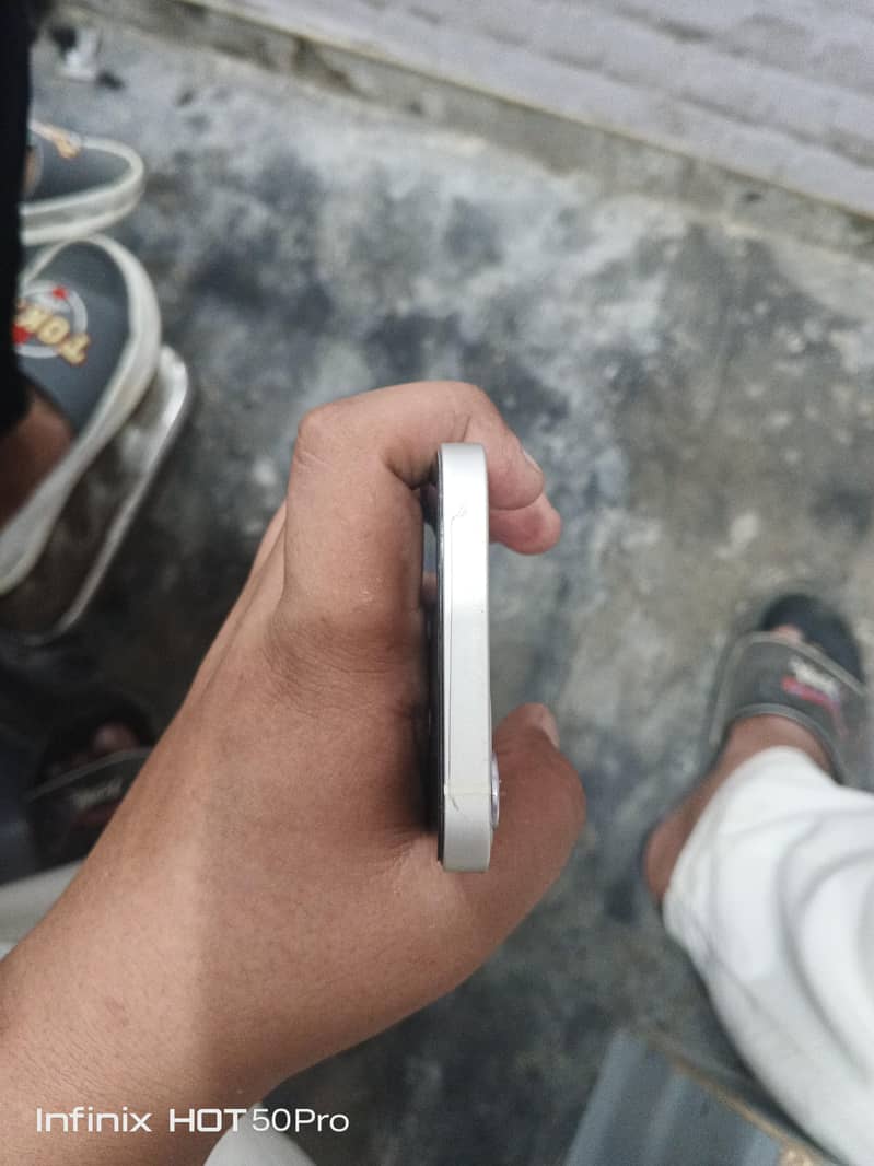 Apple iPhone 12 4
