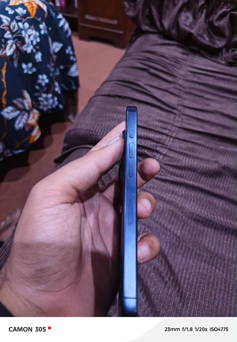 Apple iPhone 15 Pro 0