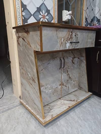Cabinet table