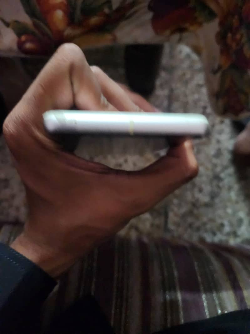 Google Pixel 7 4