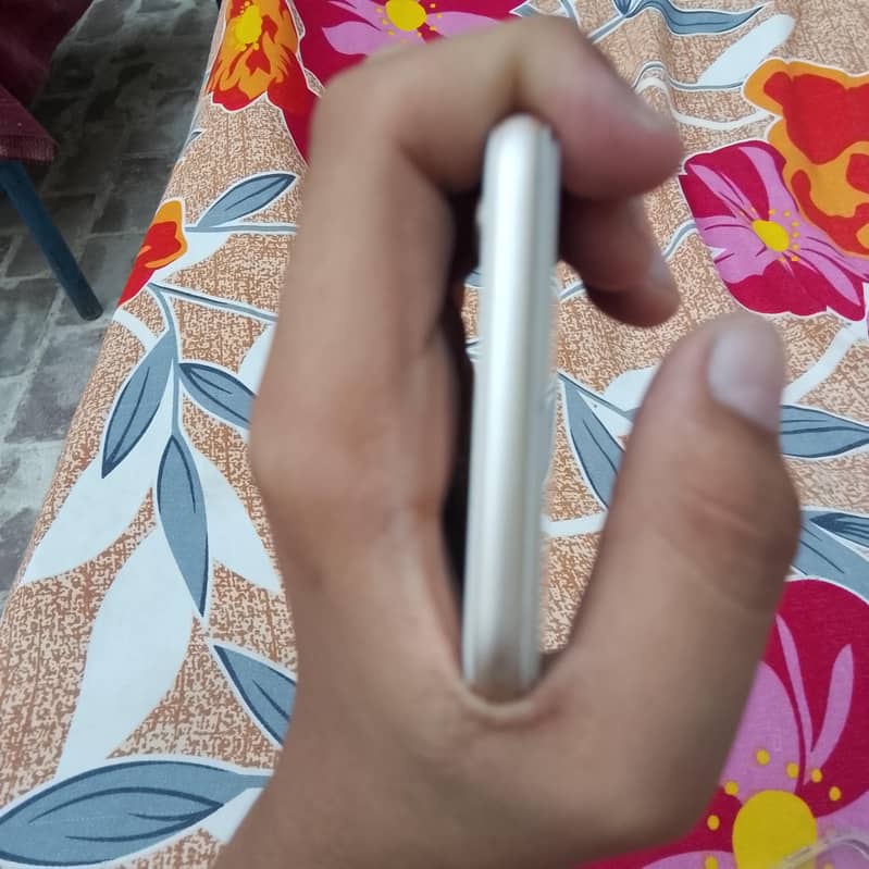 Apple iPhone 6 6