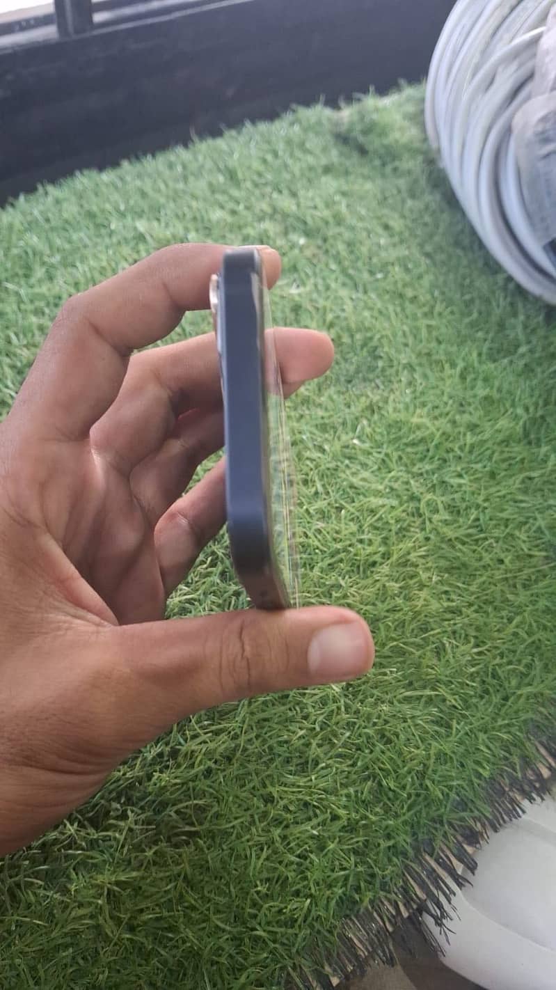 Apple iPhone 13 0