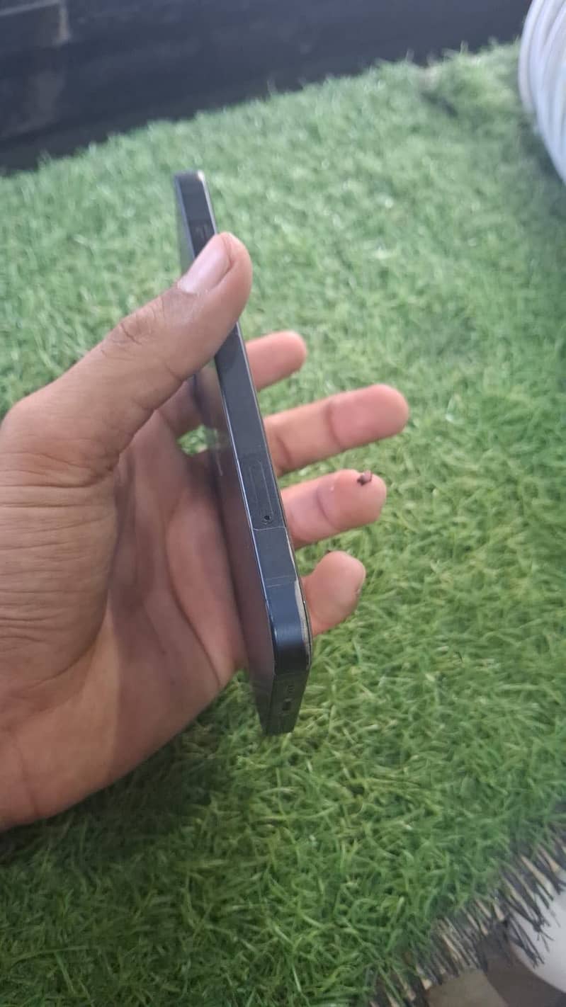 Apple iPhone 13 1