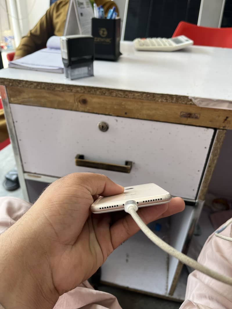 Apple iPhone 8 Plus 1
