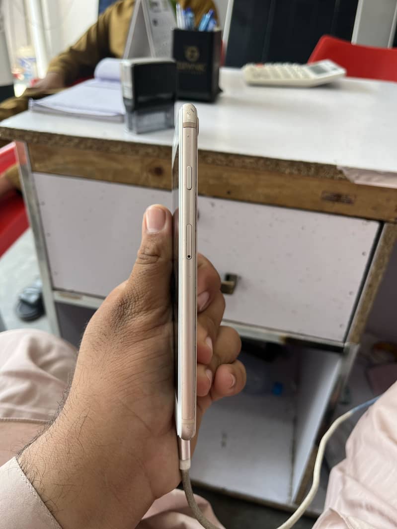 Apple iPhone 8 Plus 2