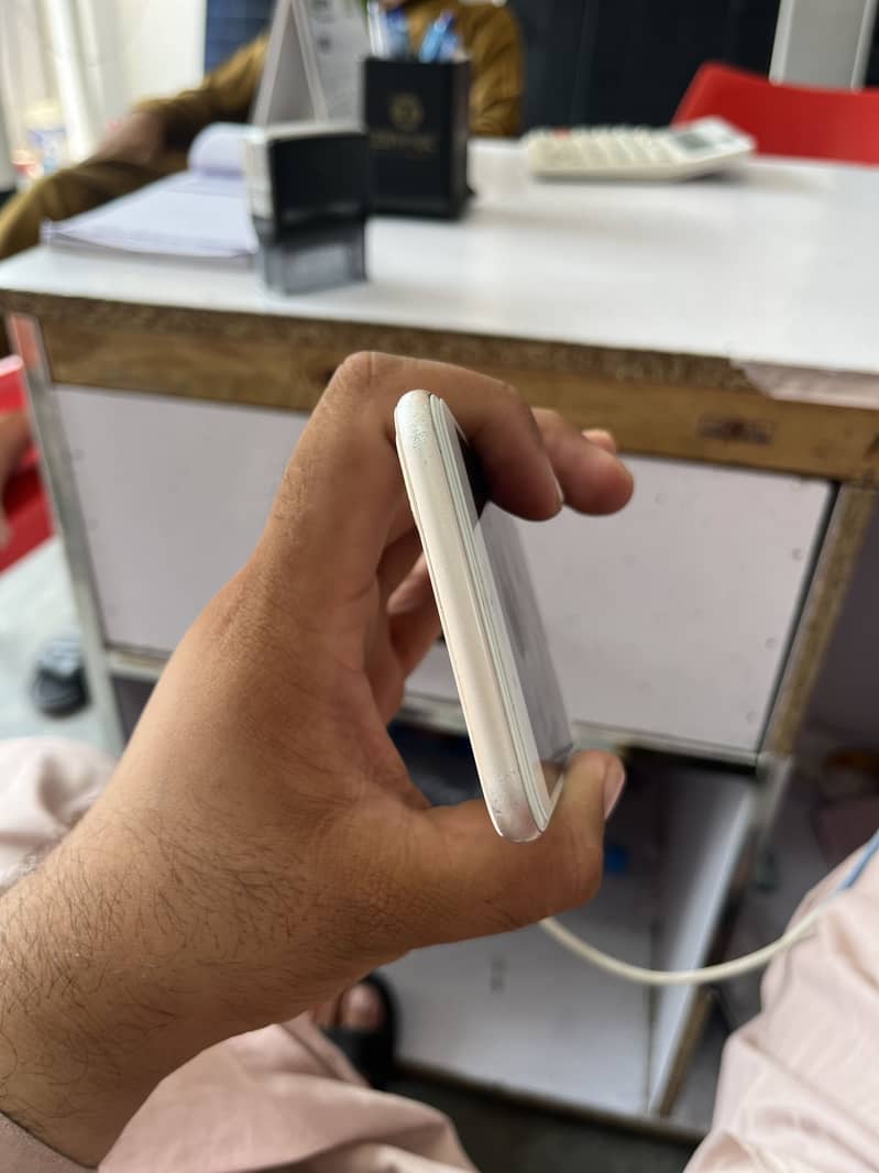 Apple iPhone 8 Plus 3