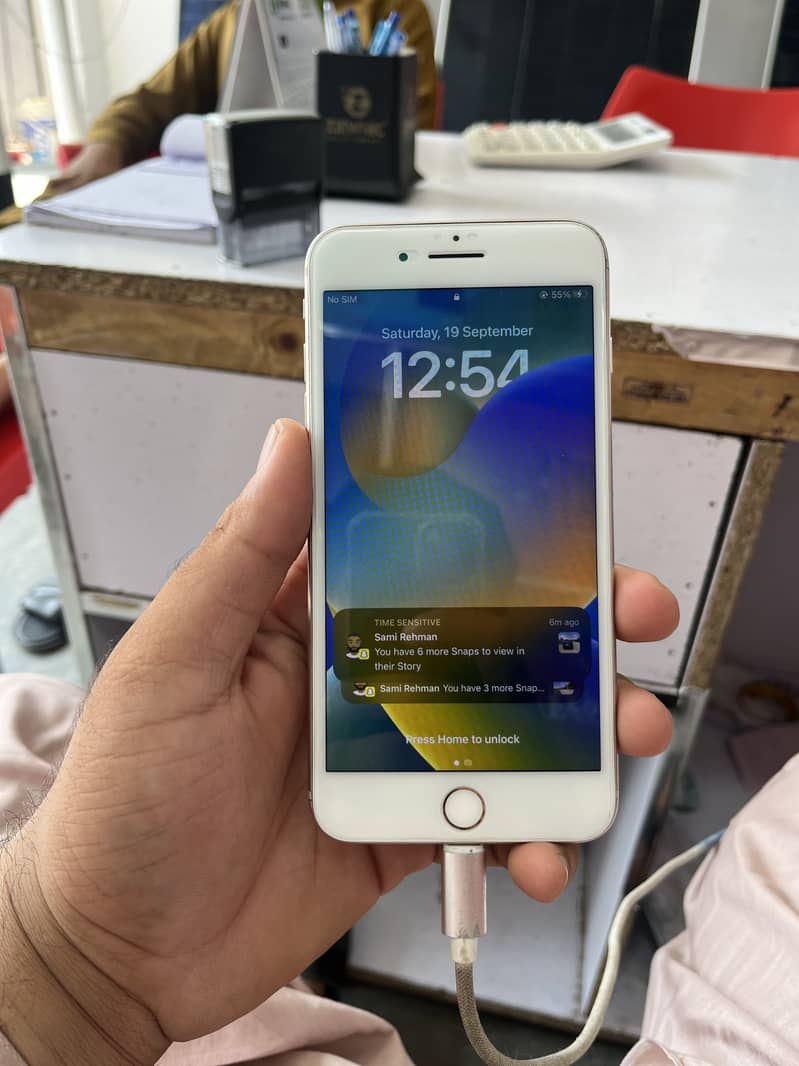 Apple iPhone 8 Plus 4