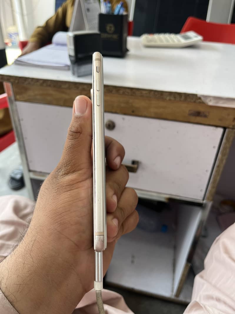 Apple iPhone 8 Plus 5