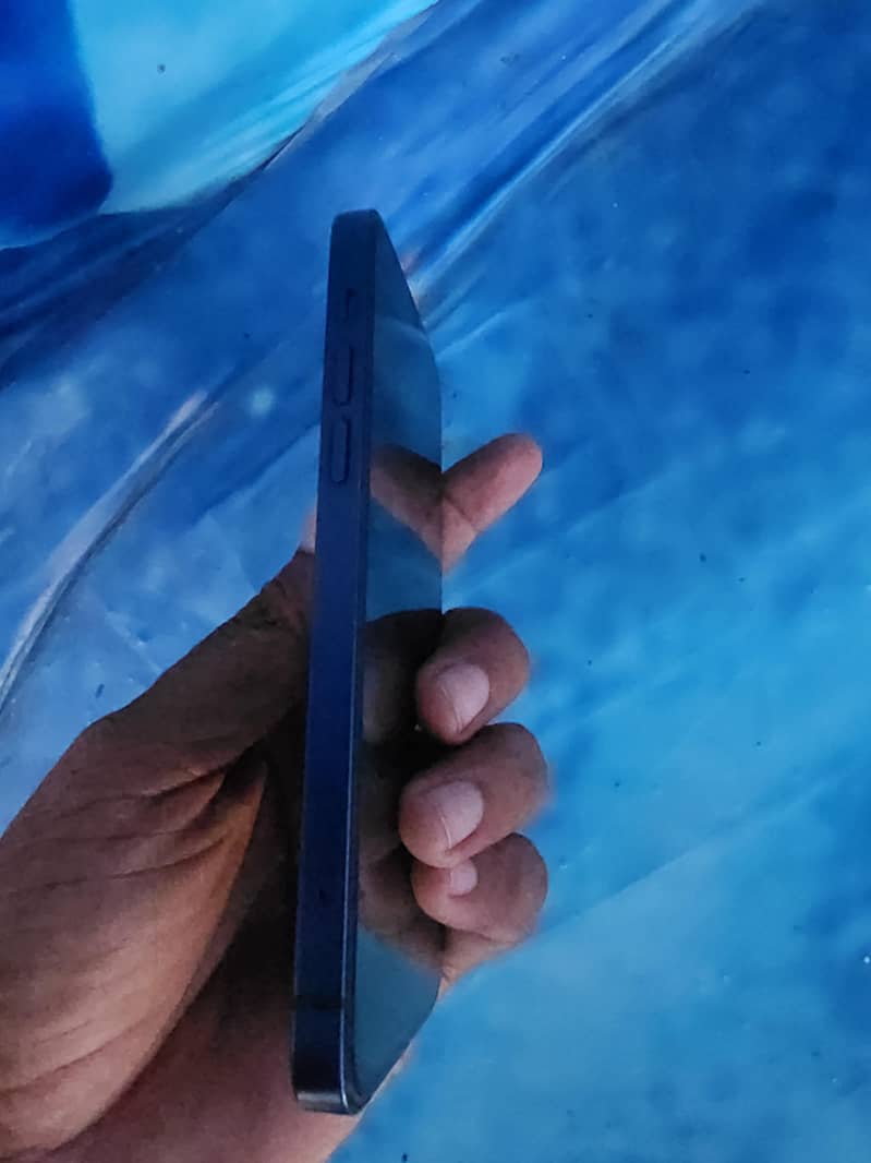 Apple iPhone 12 1
