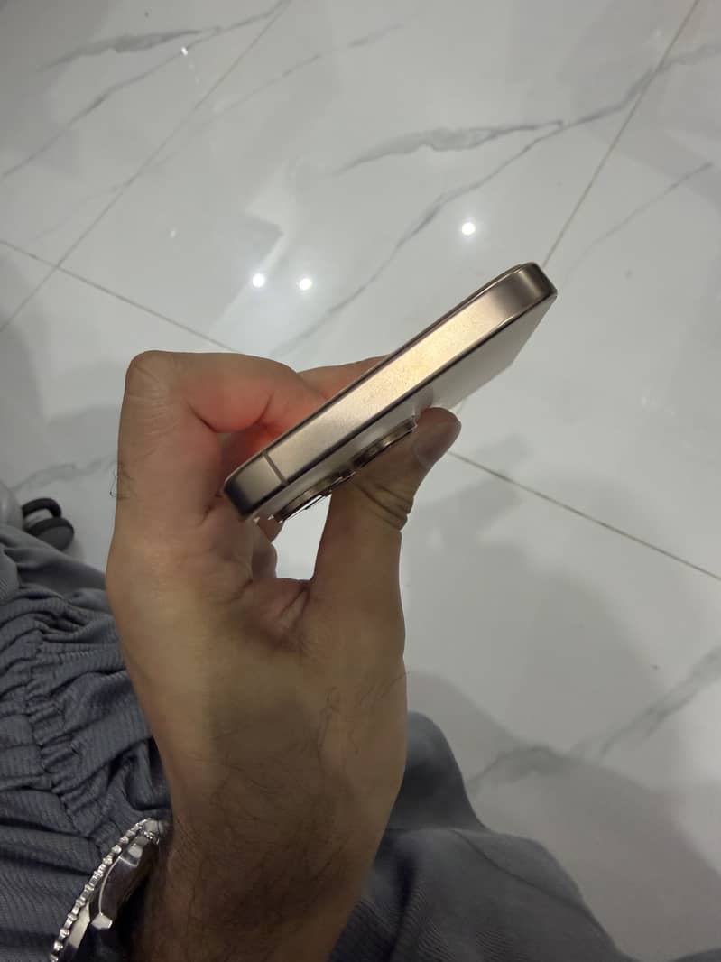 Apple iPhone 16 Pro Max 3