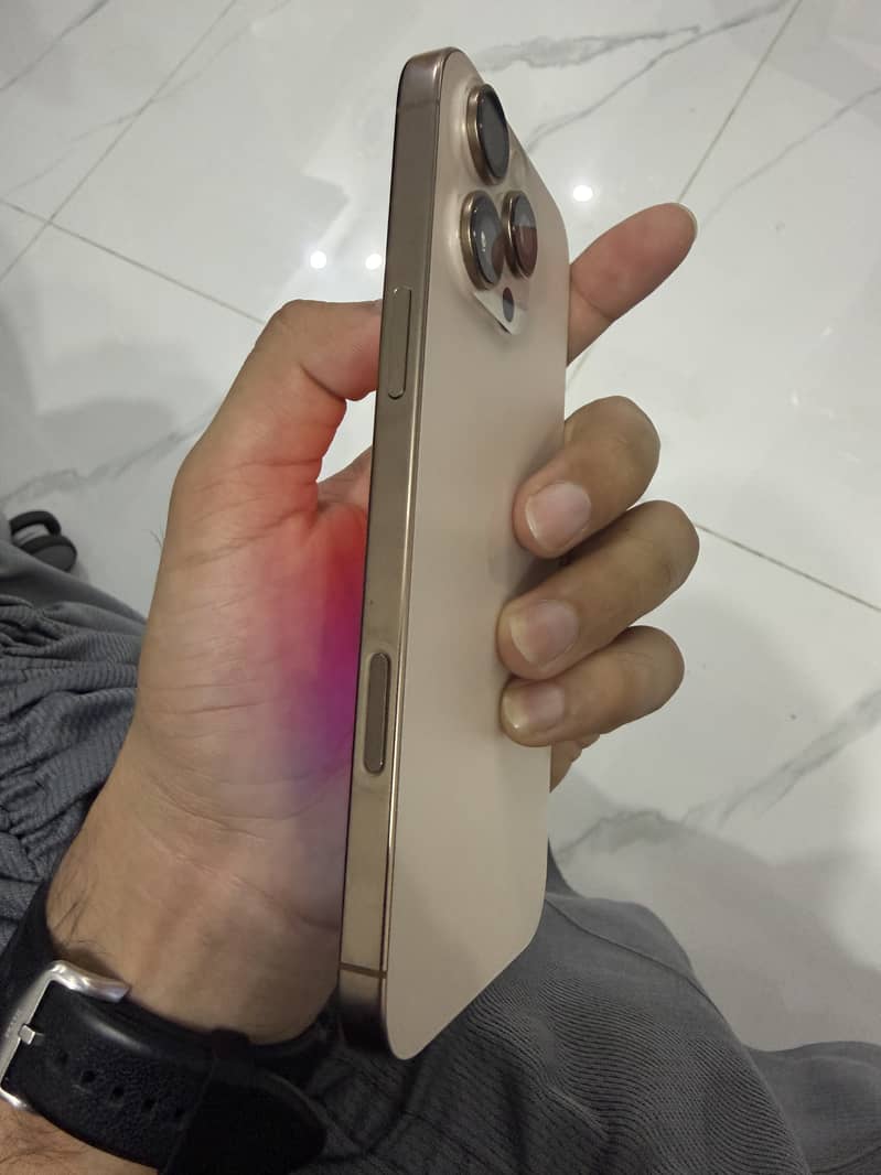 Apple iPhone 16 Pro Max 5