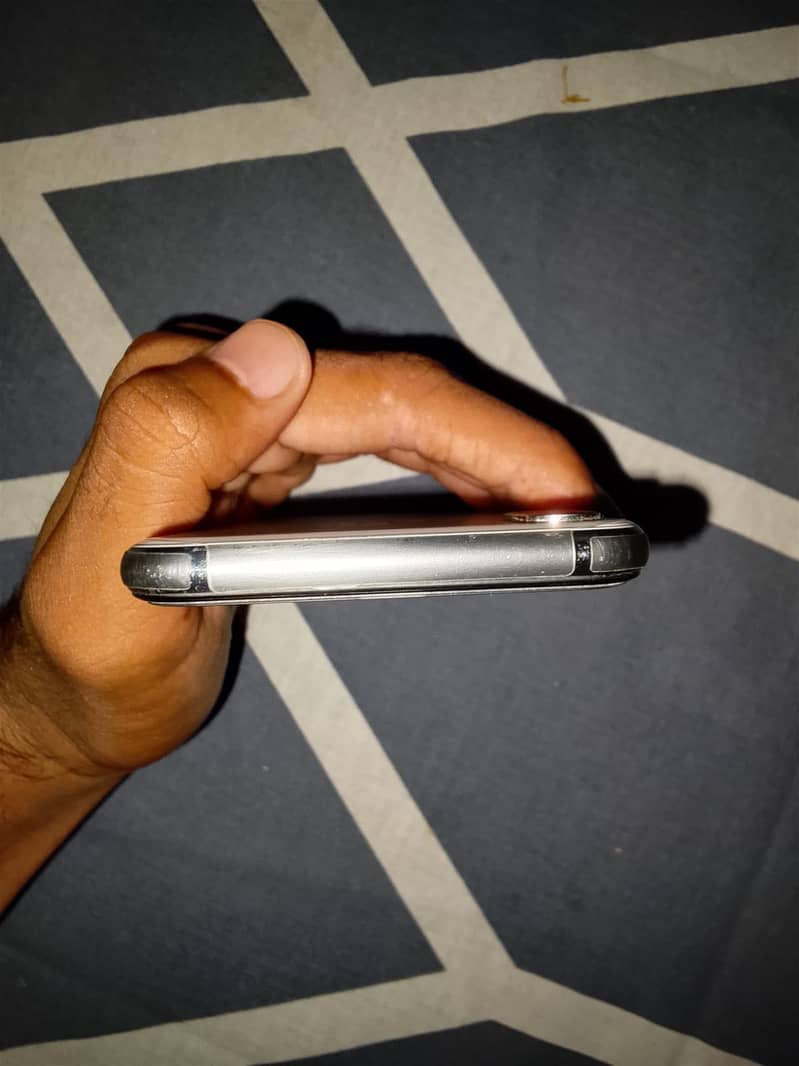 Apple iPhone X 3