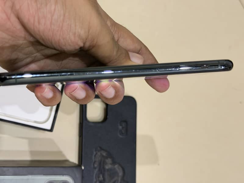 Apple iPhone 11 Pro Max 2