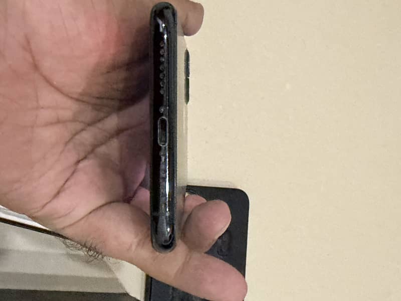 Apple iPhone 11 Pro Max 4