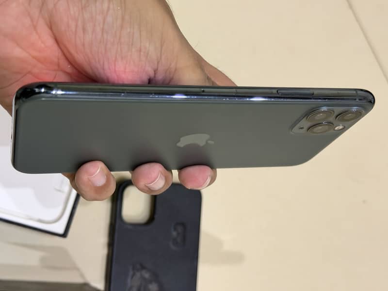 Apple iPhone 11 Pro Max 7