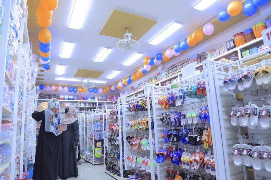 doller shop interior 8