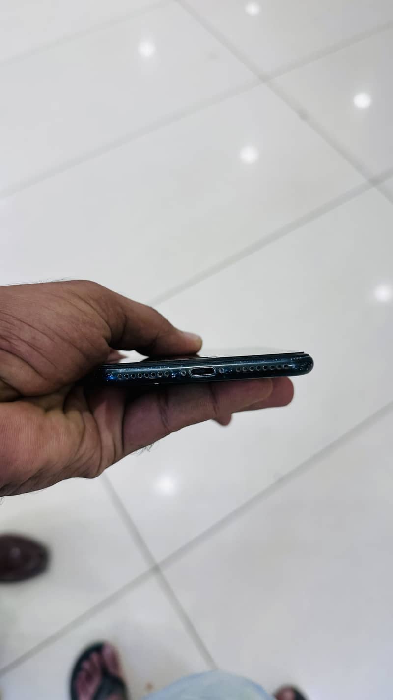 Apple iPhone 7 Plus 3