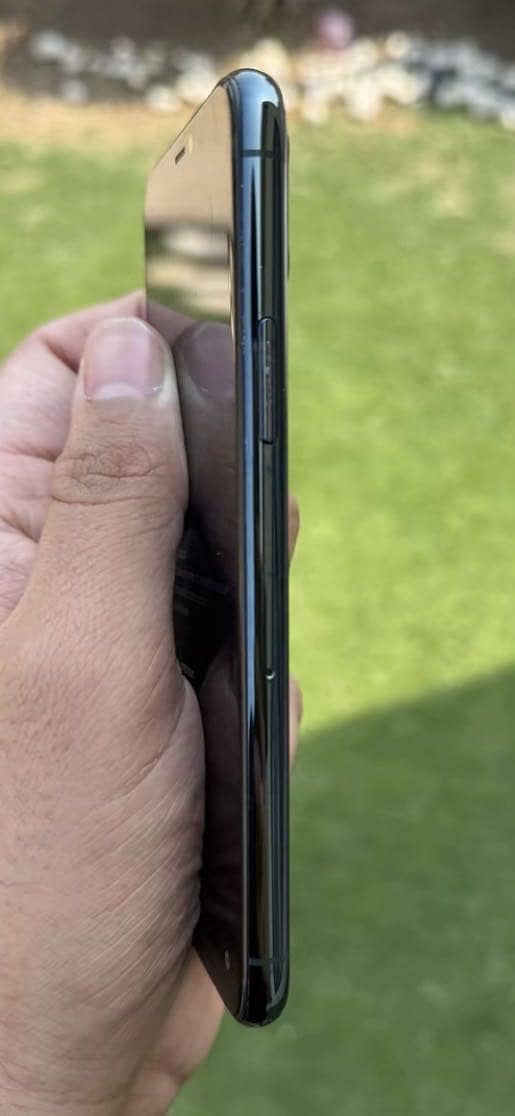 Apple iPhone 11 Pro 1