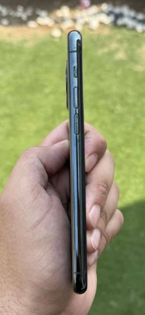 Apple iPhone 11 Pro 2