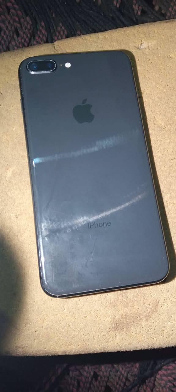 Apple iPhone 8 Plus 1