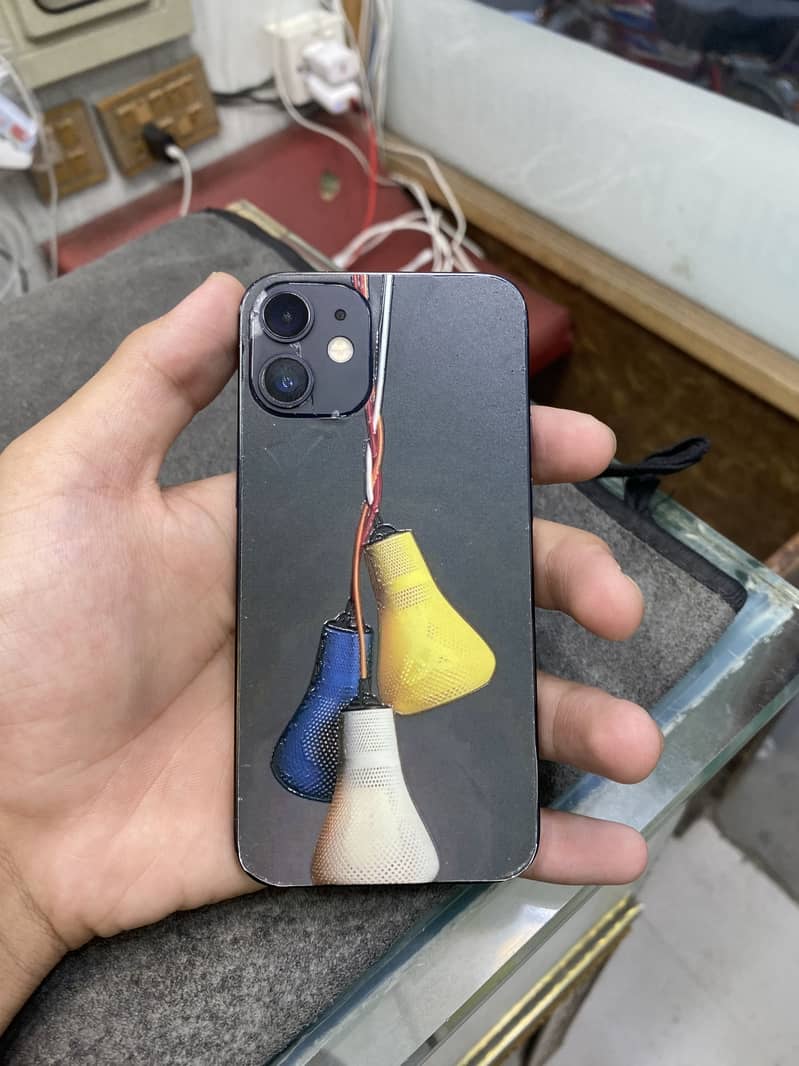 Apple iPhone 12 mini 1