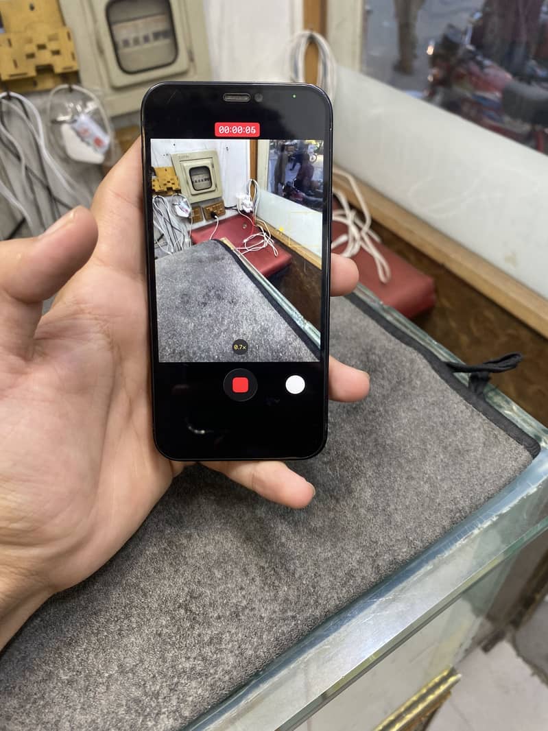 Apple iPhone 12 mini 6