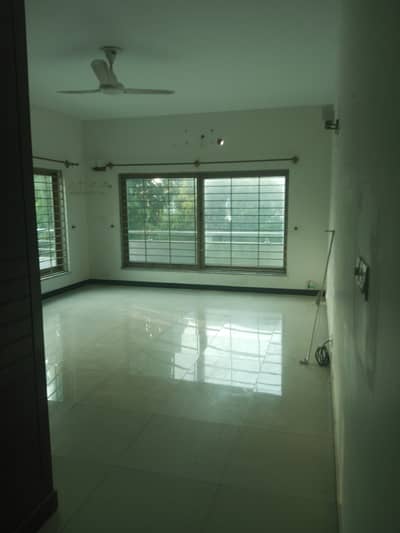 G-10/4 size 40x80 Full house 6bed 6bath 2dring 2tvl 2kitchen