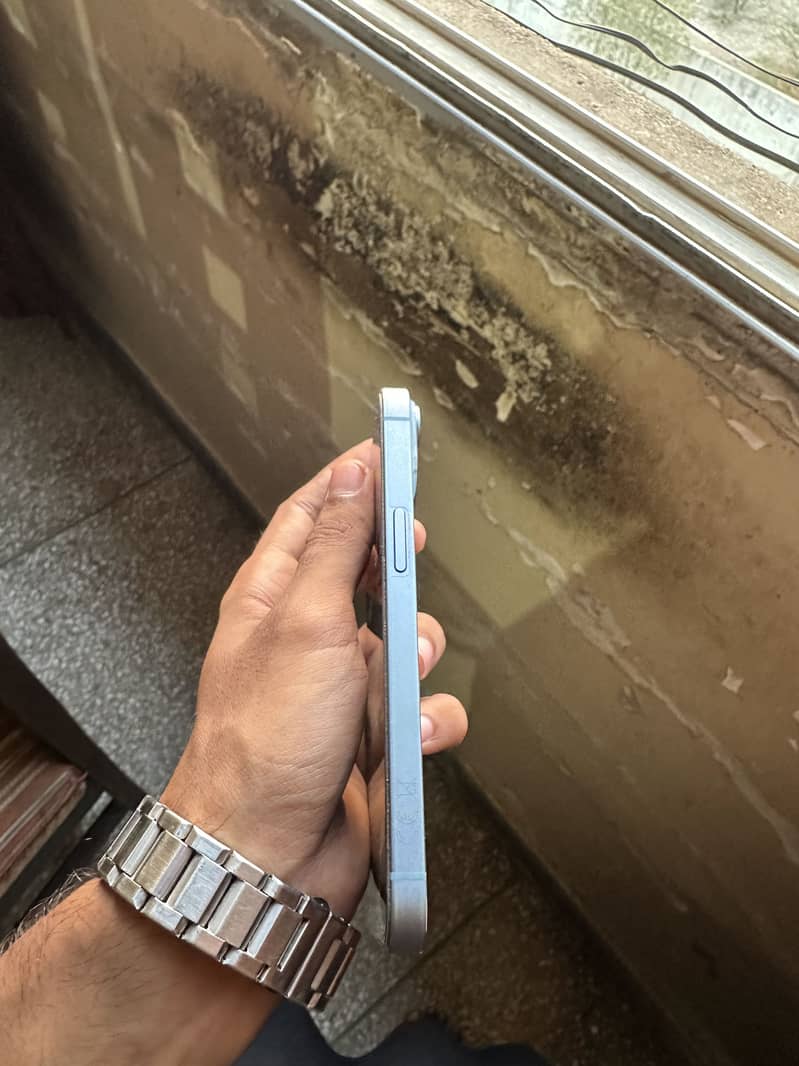 Apple iPhone 14 12