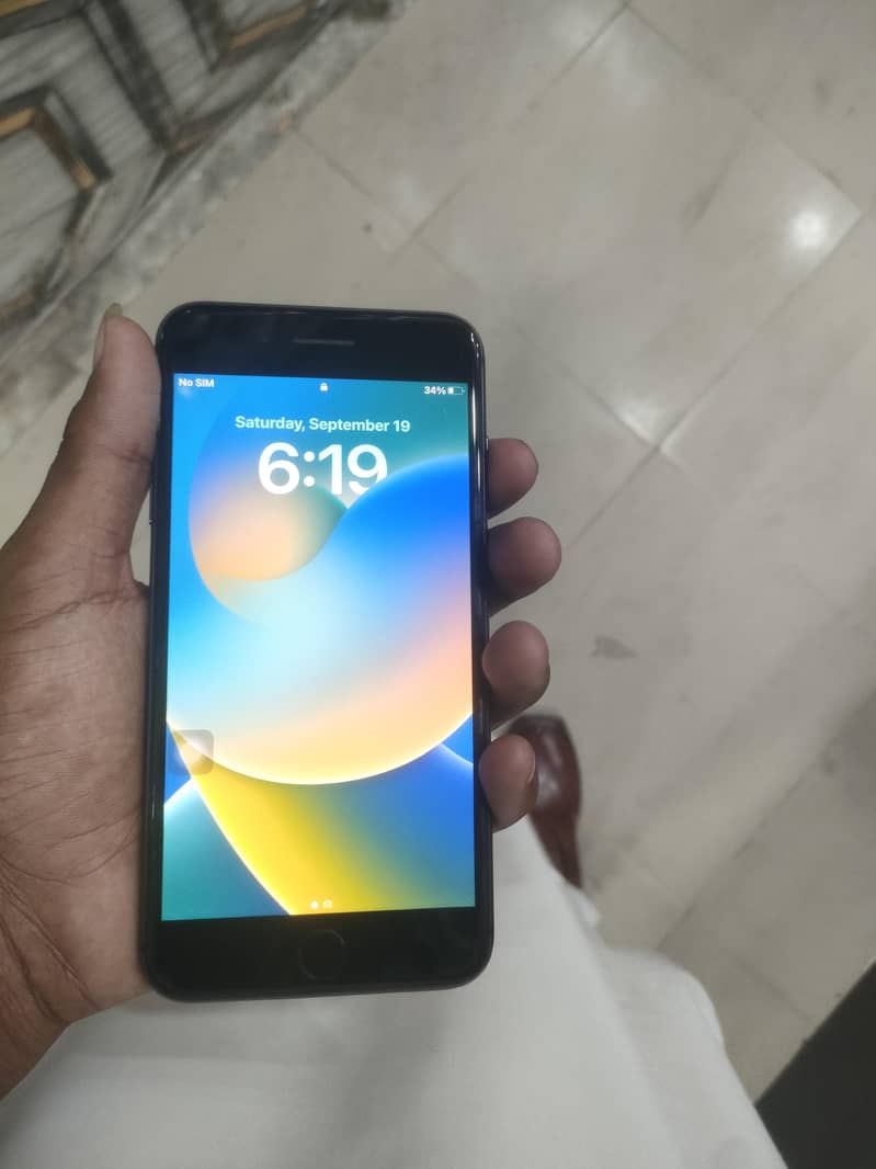 Apple iPhone 8 Plus 1