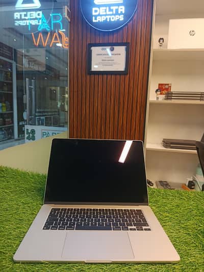 MacBook Air | Apple 15-inch M3 Air | 16GB Ram 256 SSD | Non Active