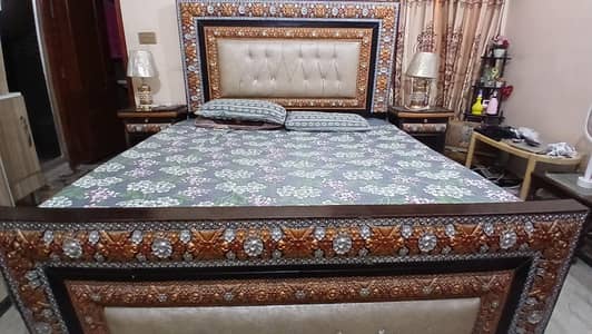 king bed with sidetables excellent  condition