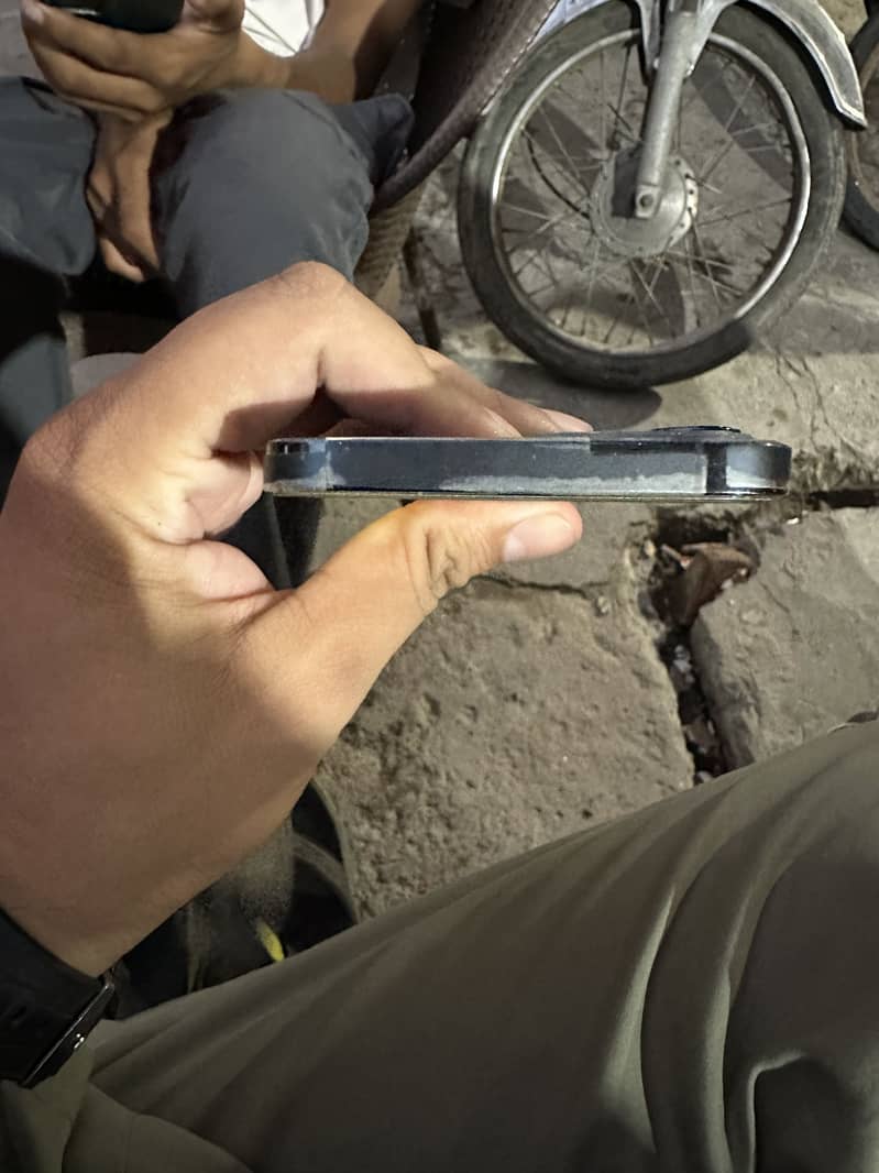 Apple iPhone 12 Pro Max 4
